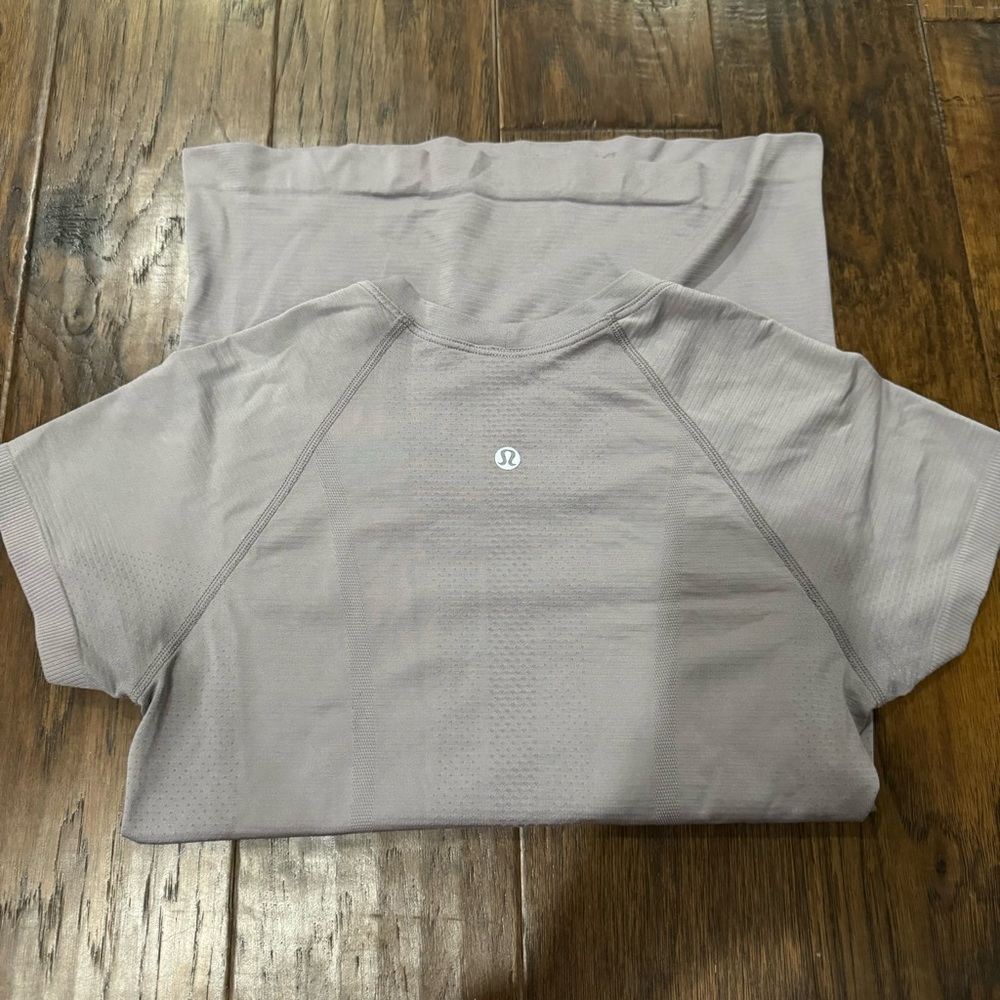 Lululemon swiftly tech short sleeve purple size 4